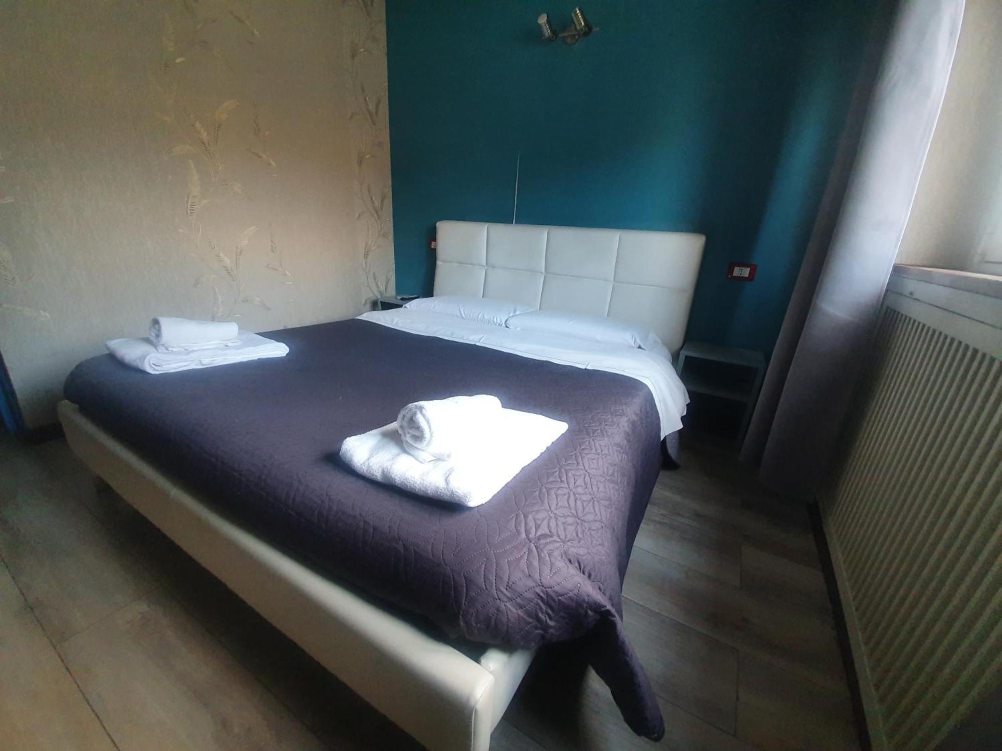 Hotel Sira House Milano Exterior foto