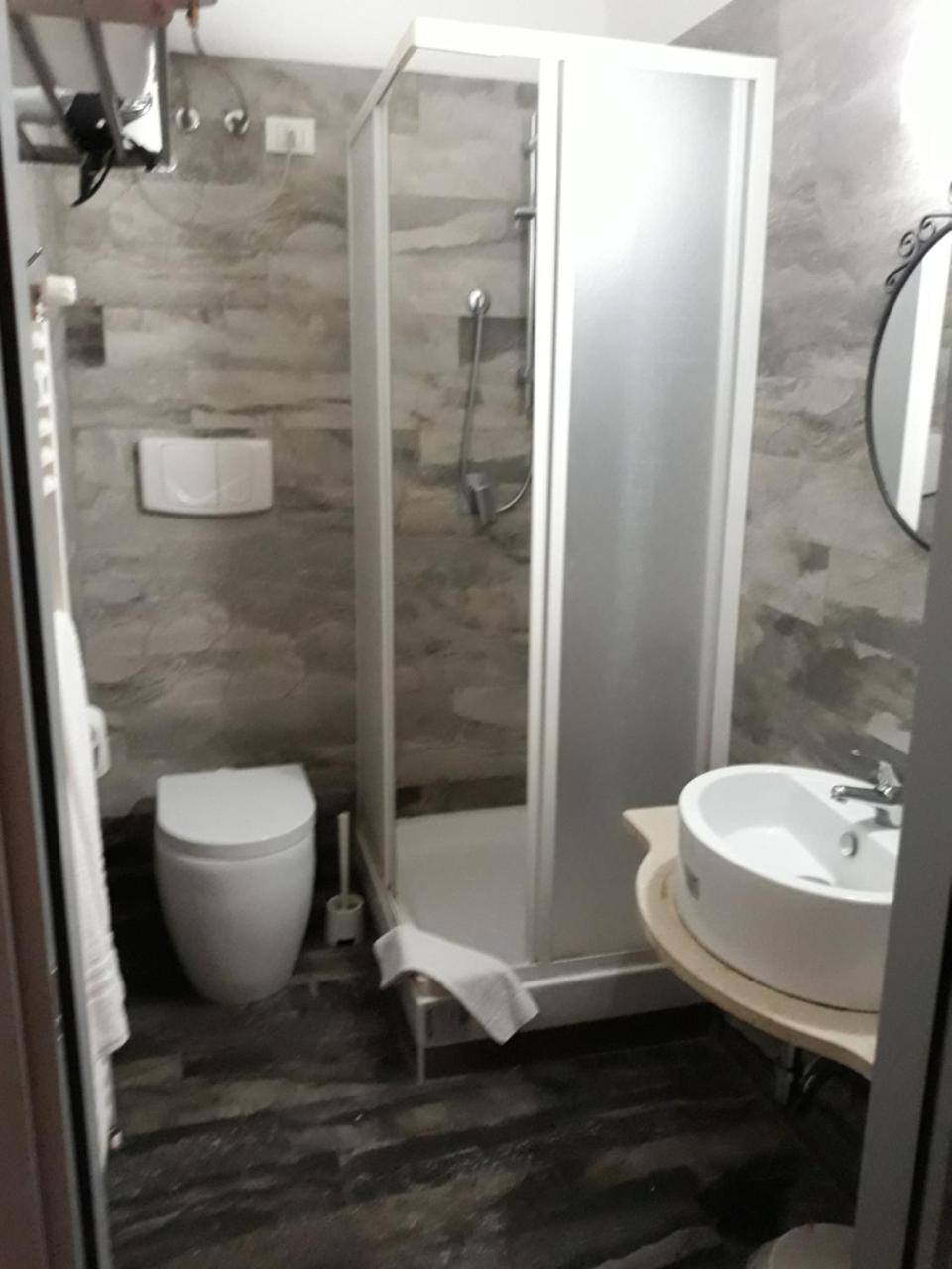 Hotel Sira House Milano Exterior foto